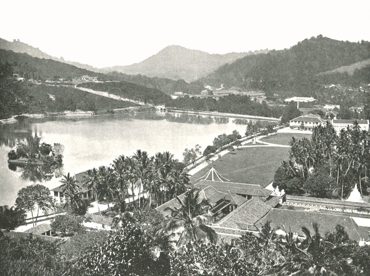 Näkymä Lady Hortons Walkilta, Kandy, Ceylon, 1895. tekijältä W and S Ltd