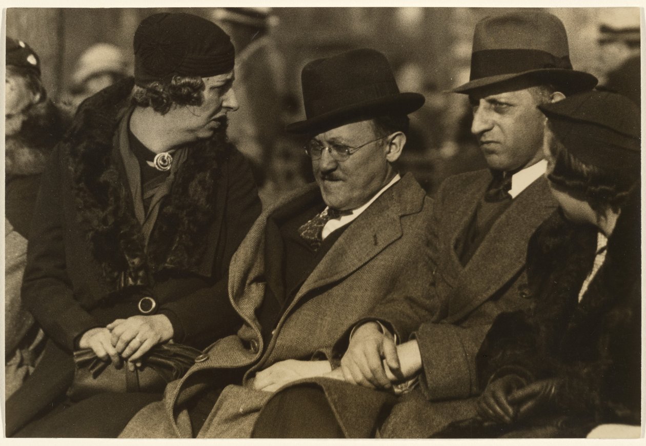 Penkki Bronxissa sunnuntaina tekijältä Walker Evans