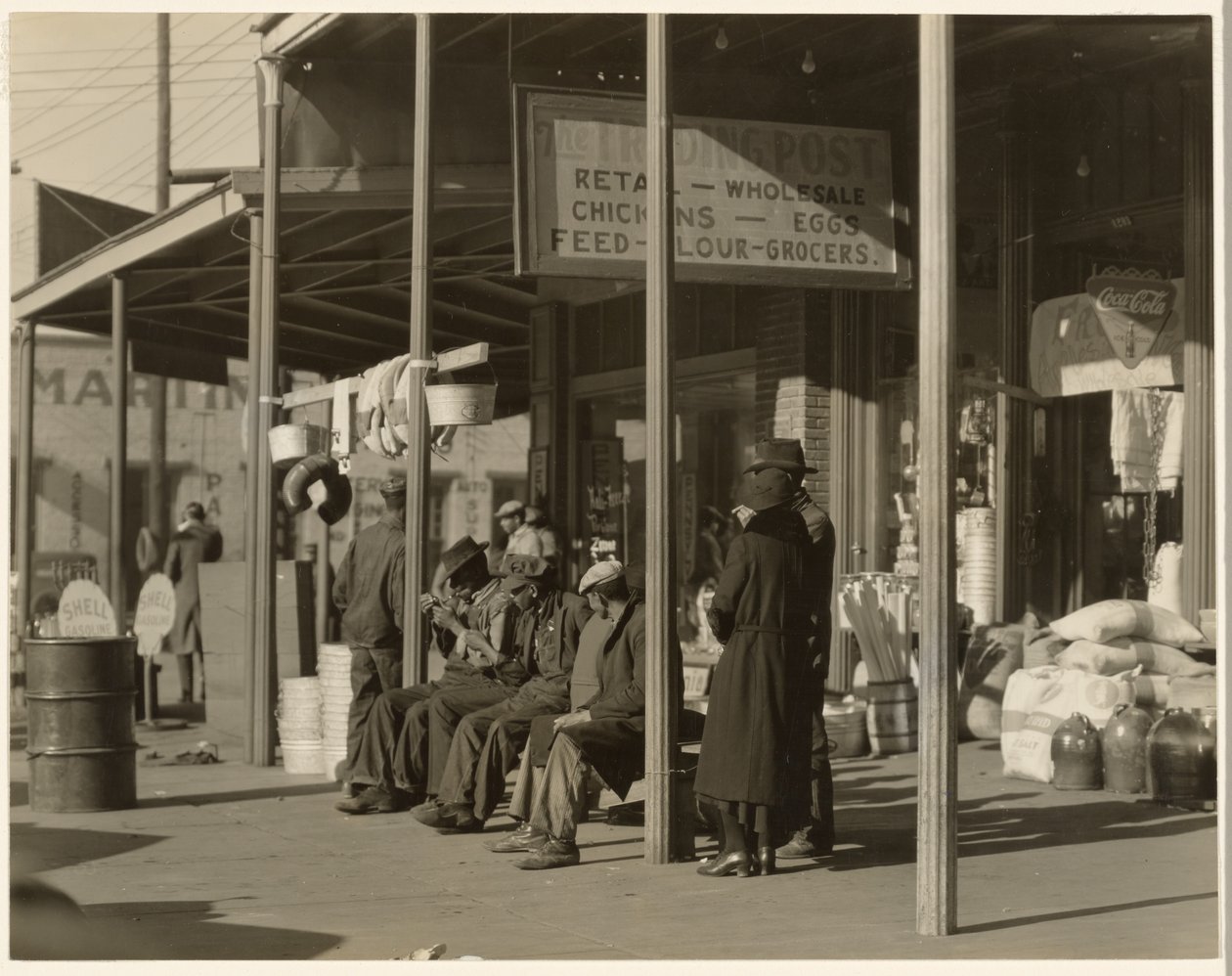 Kävelykadun kohtaus, Selma, Alabama tekijältä Walker Evans