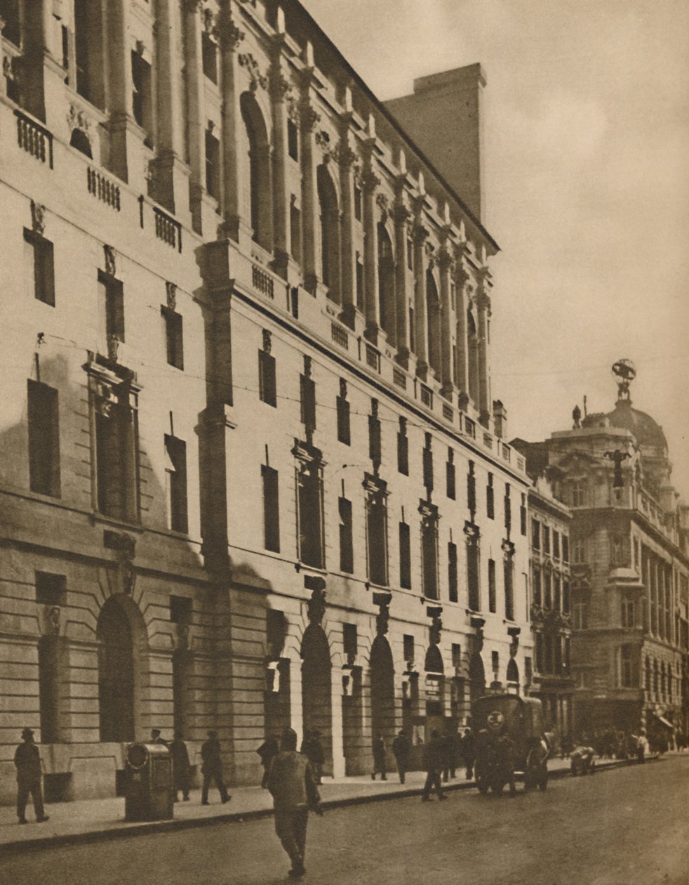 Uuden Lontoon rakennusten edustaja Moorgate Streetillä, vuodelta 1935. tekijältä Walter Benington