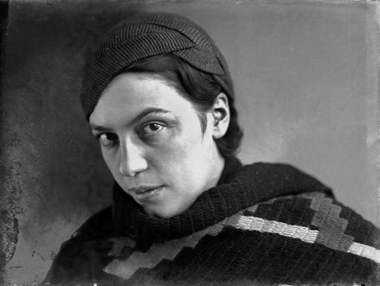 Muotokuva Anita Pittonista, noin 1940 (s/w-kuva). tekijältä Wanda Wulz