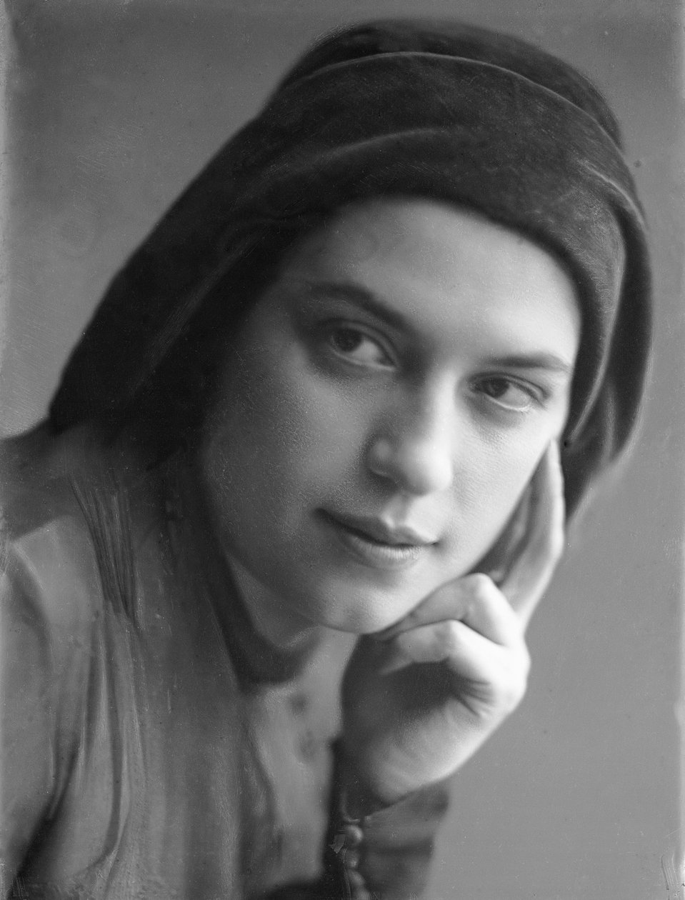 Muotokuva Anita Pittonista, noin 1940 (s/w-kuva). tekijältä Wanda Wulz