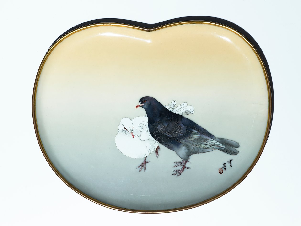 Lintuja kuvaava tarjotin, n. 1890–1895 (cloisonnen emali) (kääntöpuoli, katso 416491) tekijältä Watanabe and Sosuke Namikawa Seitei