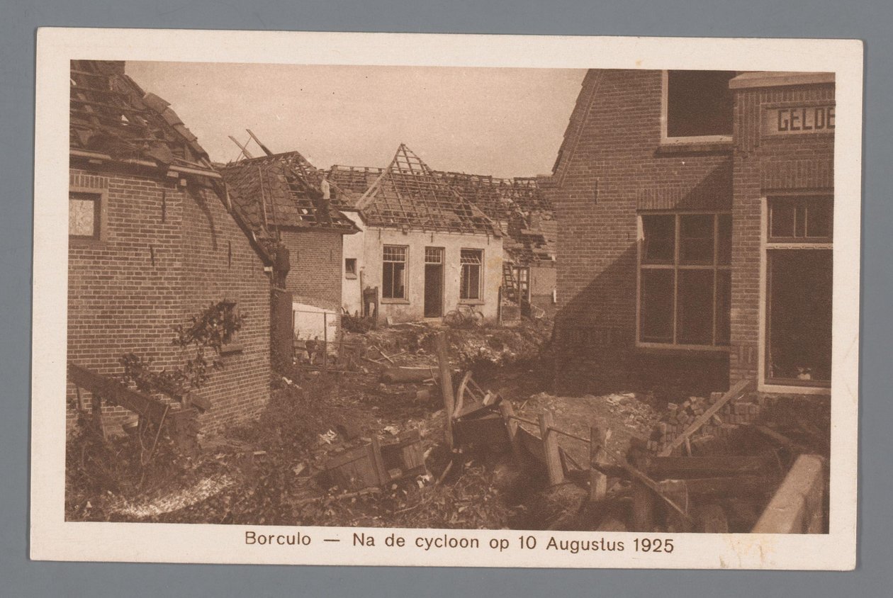 Borculo -- Hirmumyrskyn jälkeen 10. elokuuta 1925 tekijältä Weenenk and Snel