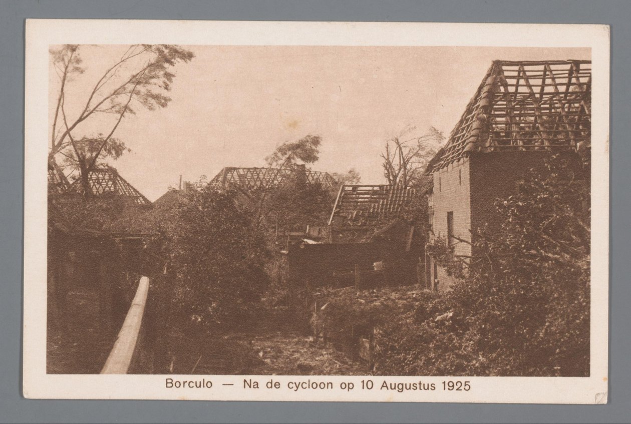 Borculo -- Hirmumyrskyn jälkeen 10. elokuuta 1925 tekijältä Weenenk and Snel