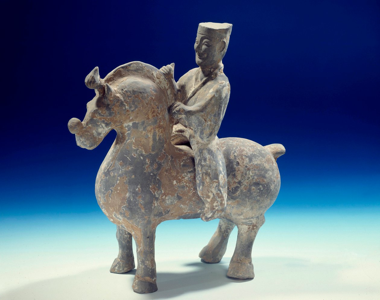Kiinalainen taide: ratsumiehen patsas (206 eKr.-220 jKr.), Han-kausi. Pariisin Cernuschi-museo tekijältä Western Han Dynasty Chinese School