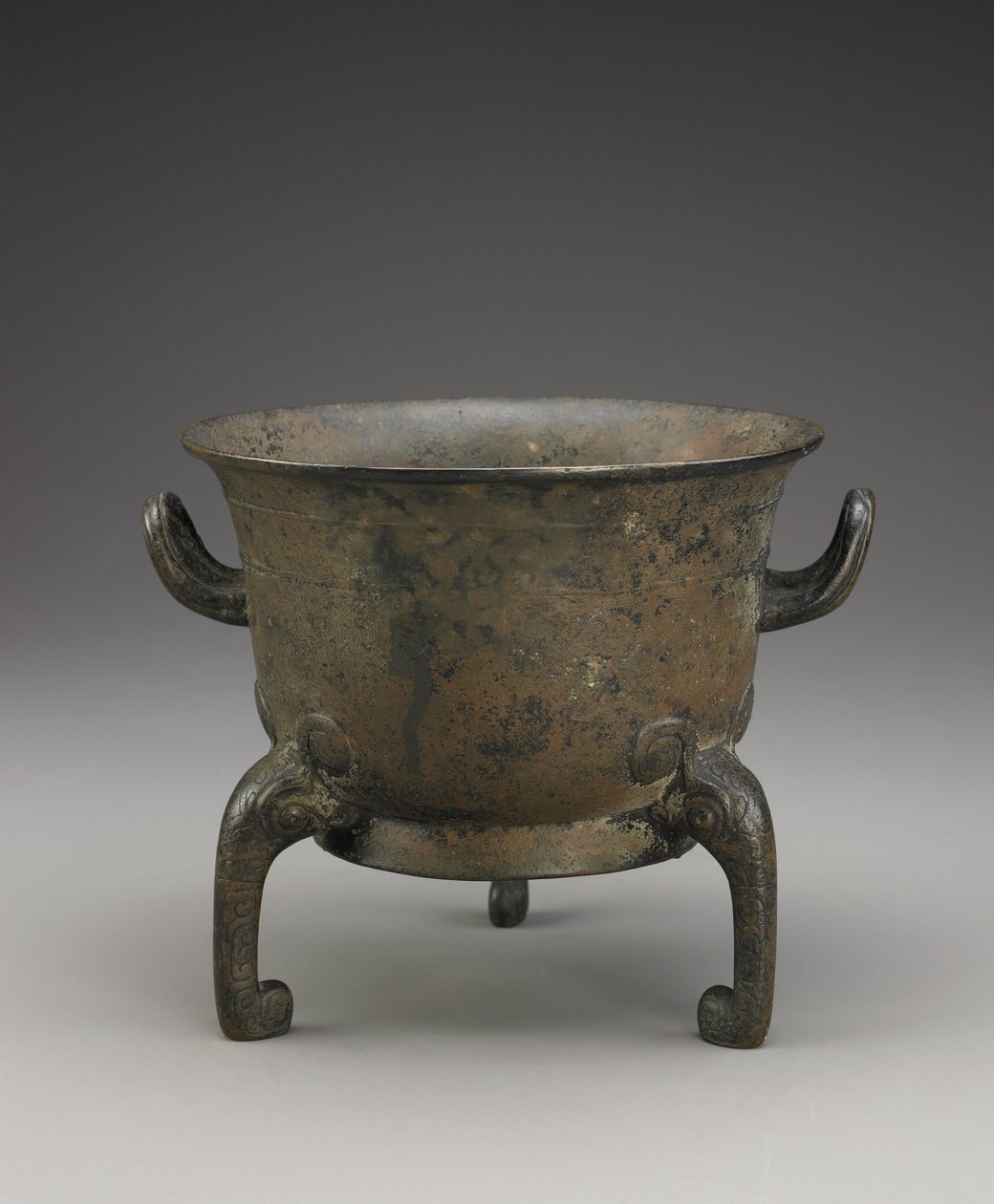 Rituaaliruokaastia (Yu), n. 1000-900 eKr. (pronssi) tekijältä Western Zhou Dynasty Chinese School