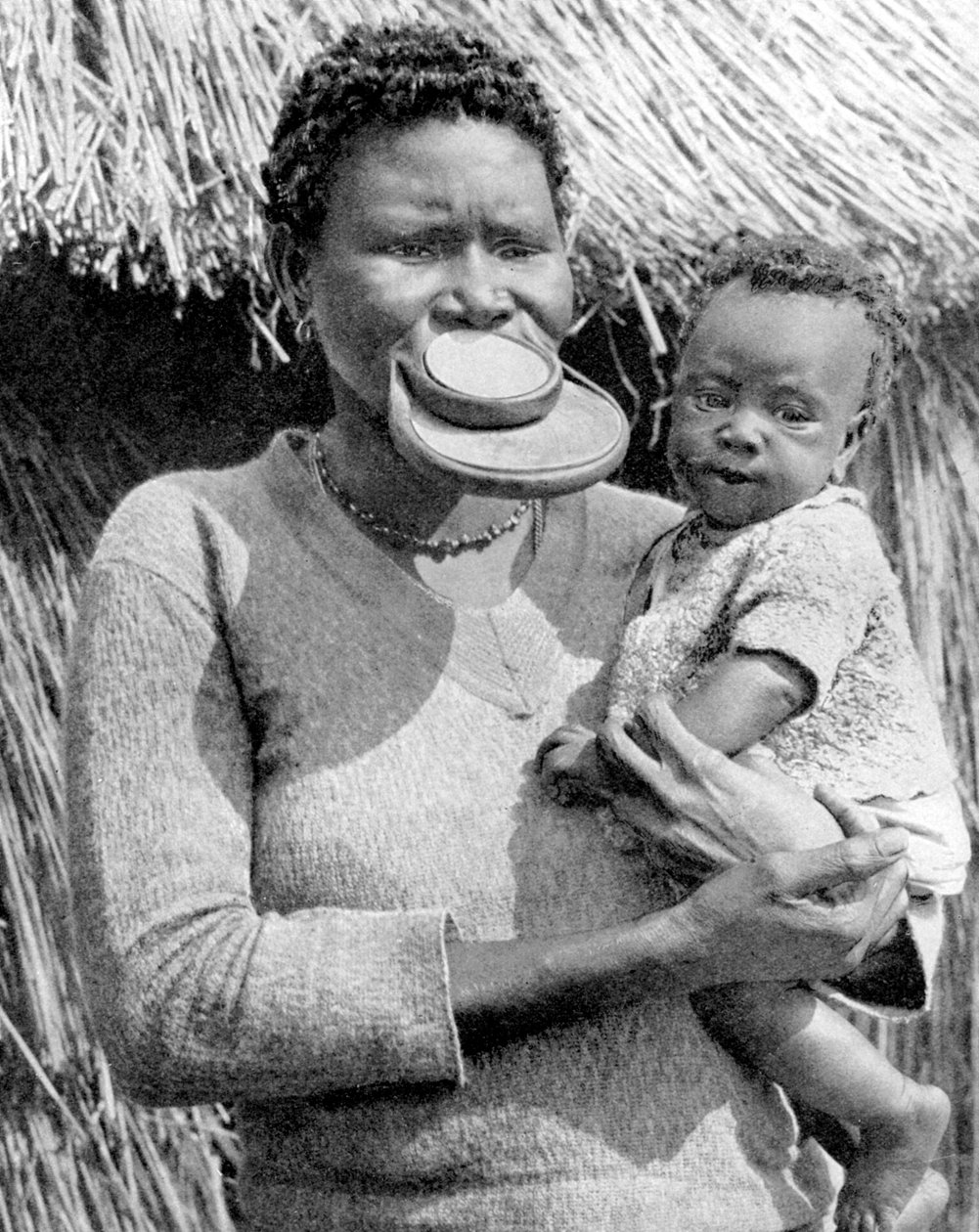 Nainen Sara-Kaba-heimosta, Kongon tasavallasta, Afrikasta, 1936. tekijältä Wide World Photos