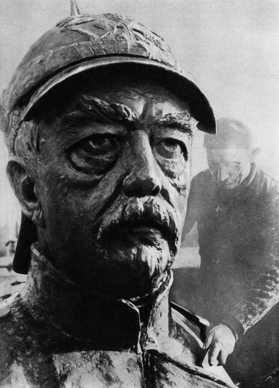 Veistos Otto von Bismarckista, 1800-luvun Preussin valtiomiehestä, 1937. tekijältä Wide World Photos
