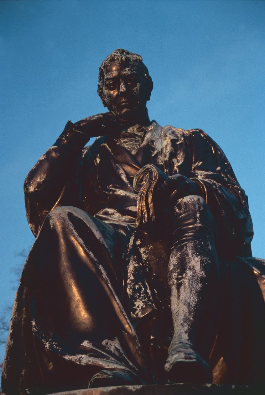 Yksityiskohta tohtori Edward Jennerin patsaasta 1749-1823 pronssi katso myös 155198 tekijältä William Calder Marshall