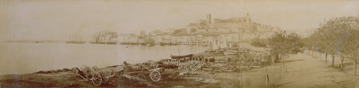 Panorama Cannesista ja Le Suquet