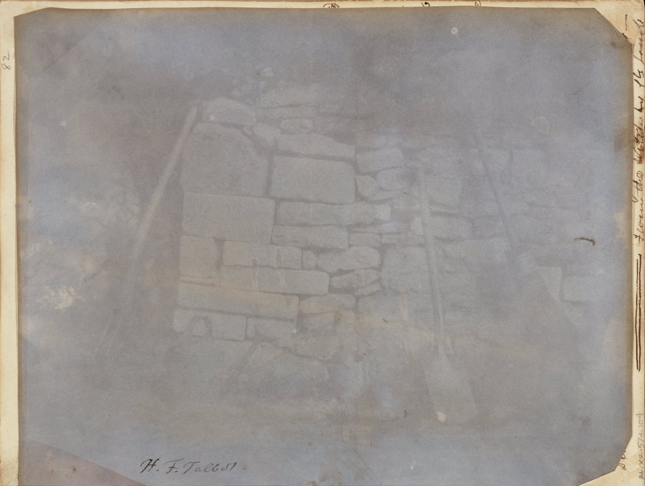 (Seinä Melon Groundissa, Lacockin luostari) tekijältä William Henry Fox Talbot
