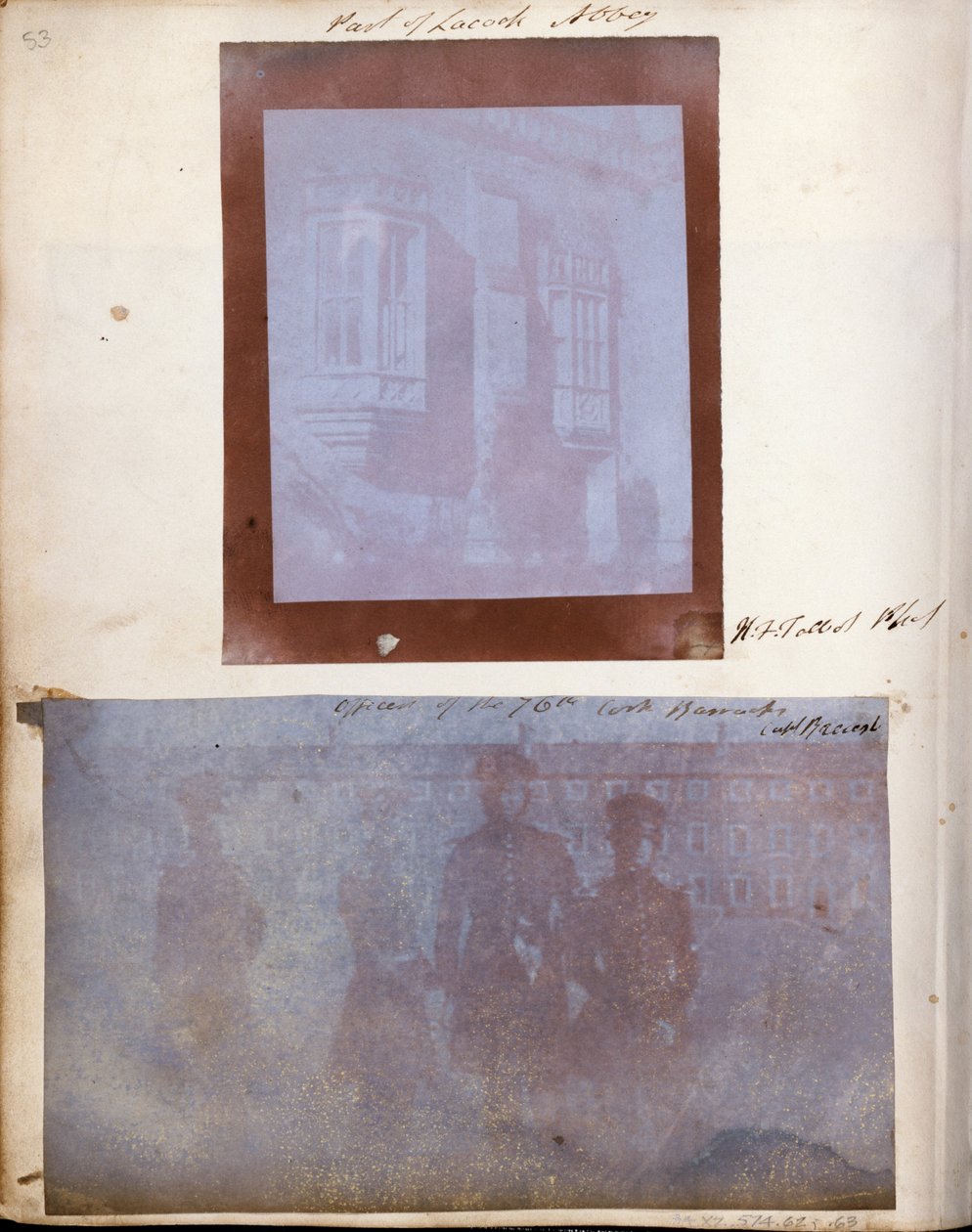 Osa Lacockin luostarin eturintamasta. tekijältä William Henry Fox Talbot