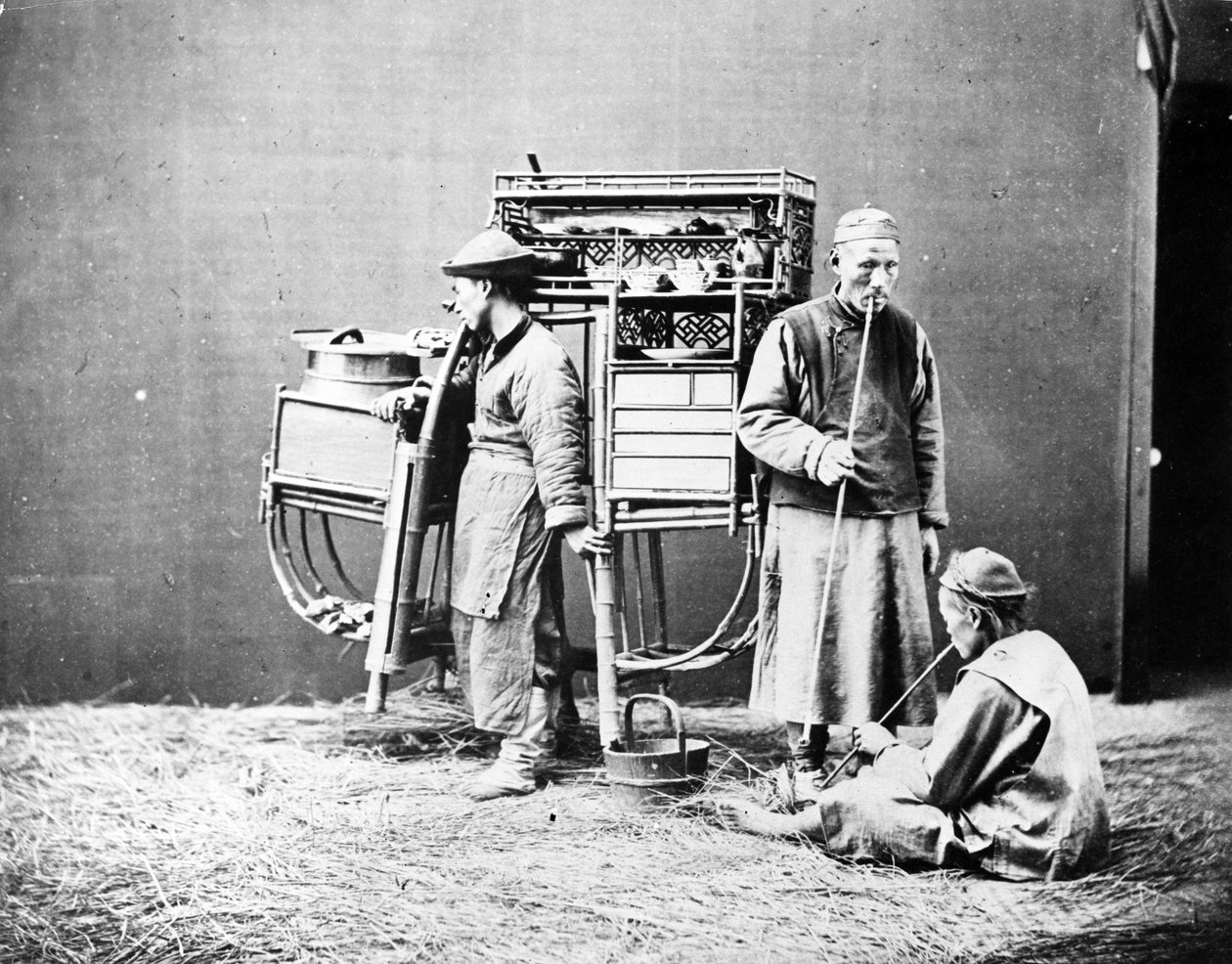 Poseerattu muotokuva katuruokamyyjältä, n. 1875 tekijältä William Saunders