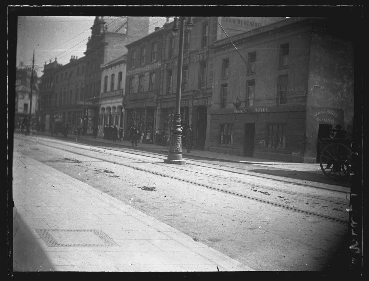 Castle Street, Cardiff, Old Globe Inn. c1902 tekijältä William Booth