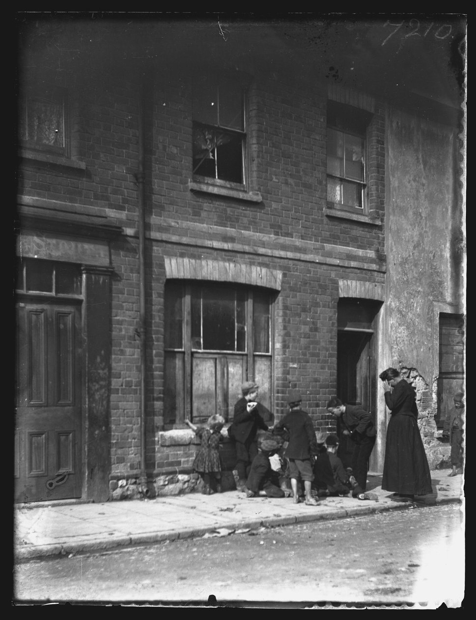 Nora Street, Cardiff, 1893. tekijältä William Booth