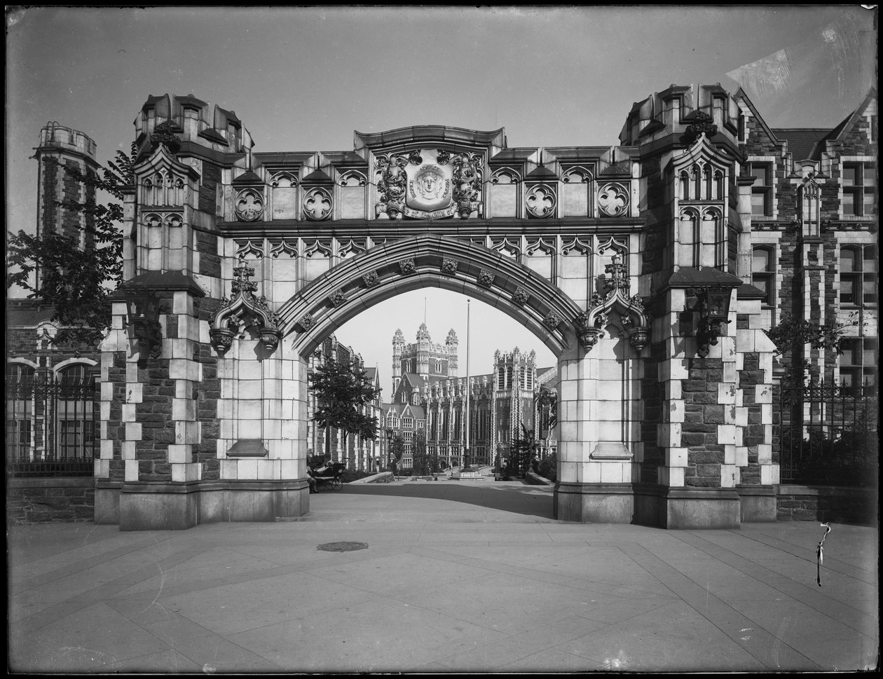 Amsterdam Avenue -portti City College of New Yorkin kampuksella, New York City, 13. heinäkuuta 1914 tekijältä William Davis Hassler