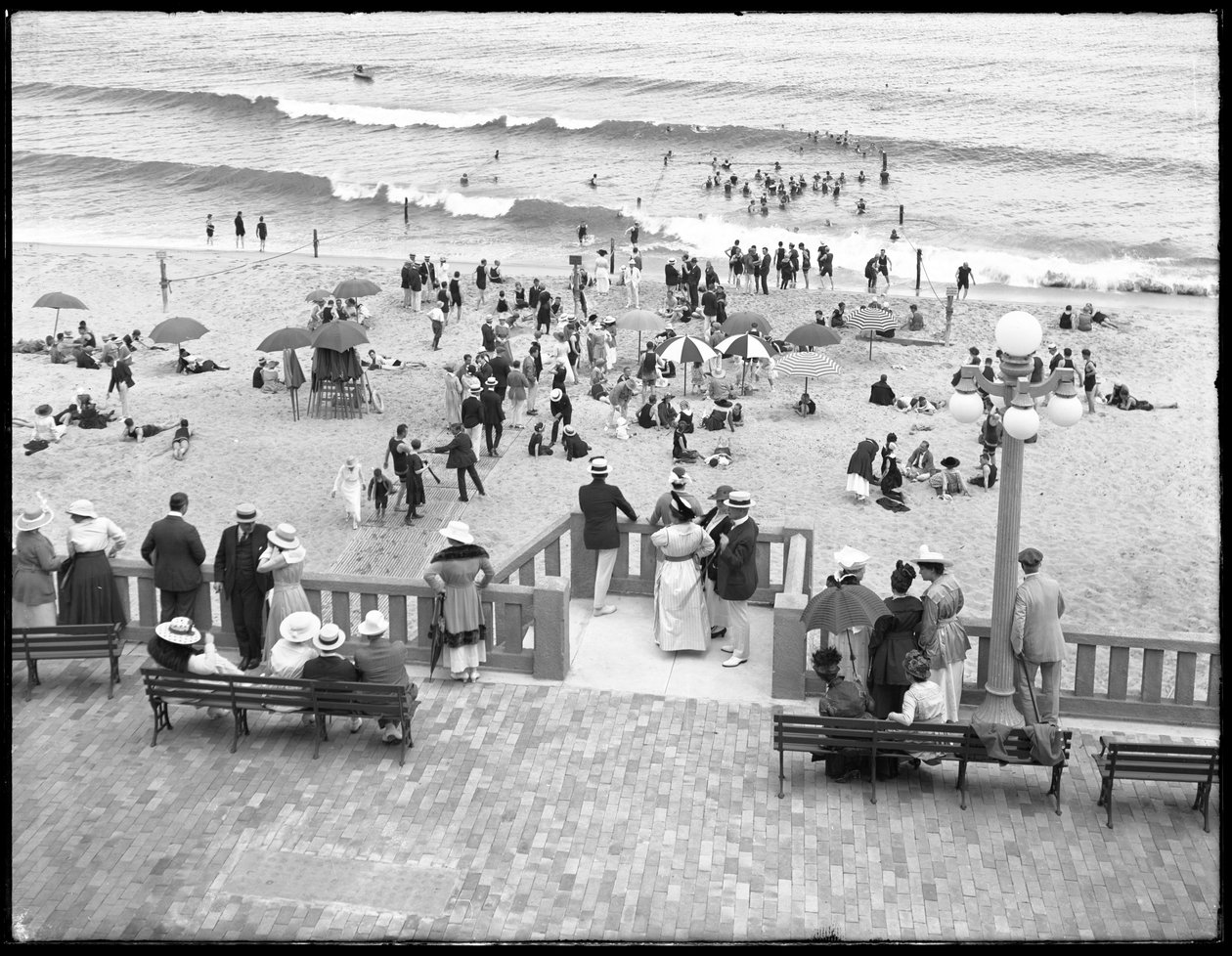 Beachgoers and uimarit, Deal, New Jersey, heinäkuu 1916 tekijältä William Davis Hassler