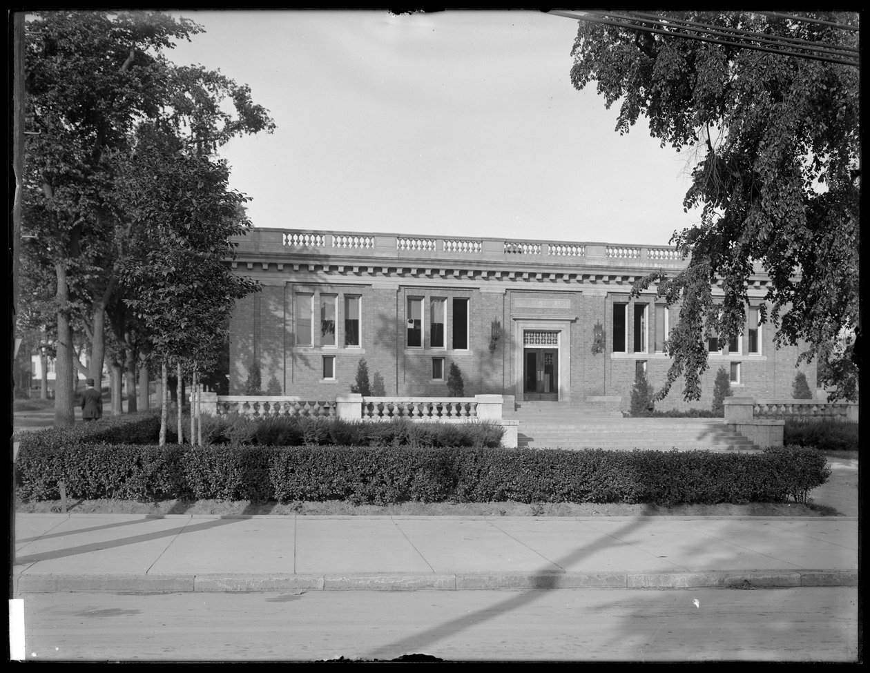 Queens Borough Public Libraryn Elmhurst-haara; Carnegie-kirjasto, n. 1910 tekijältä William Davis Hassler
