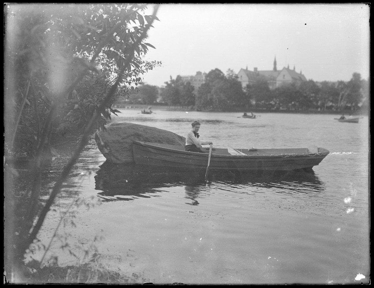Ethel Gray Magaw Hassler soutuveneessä, Central Park, n. 1912. tekijältä William Davis Hassler