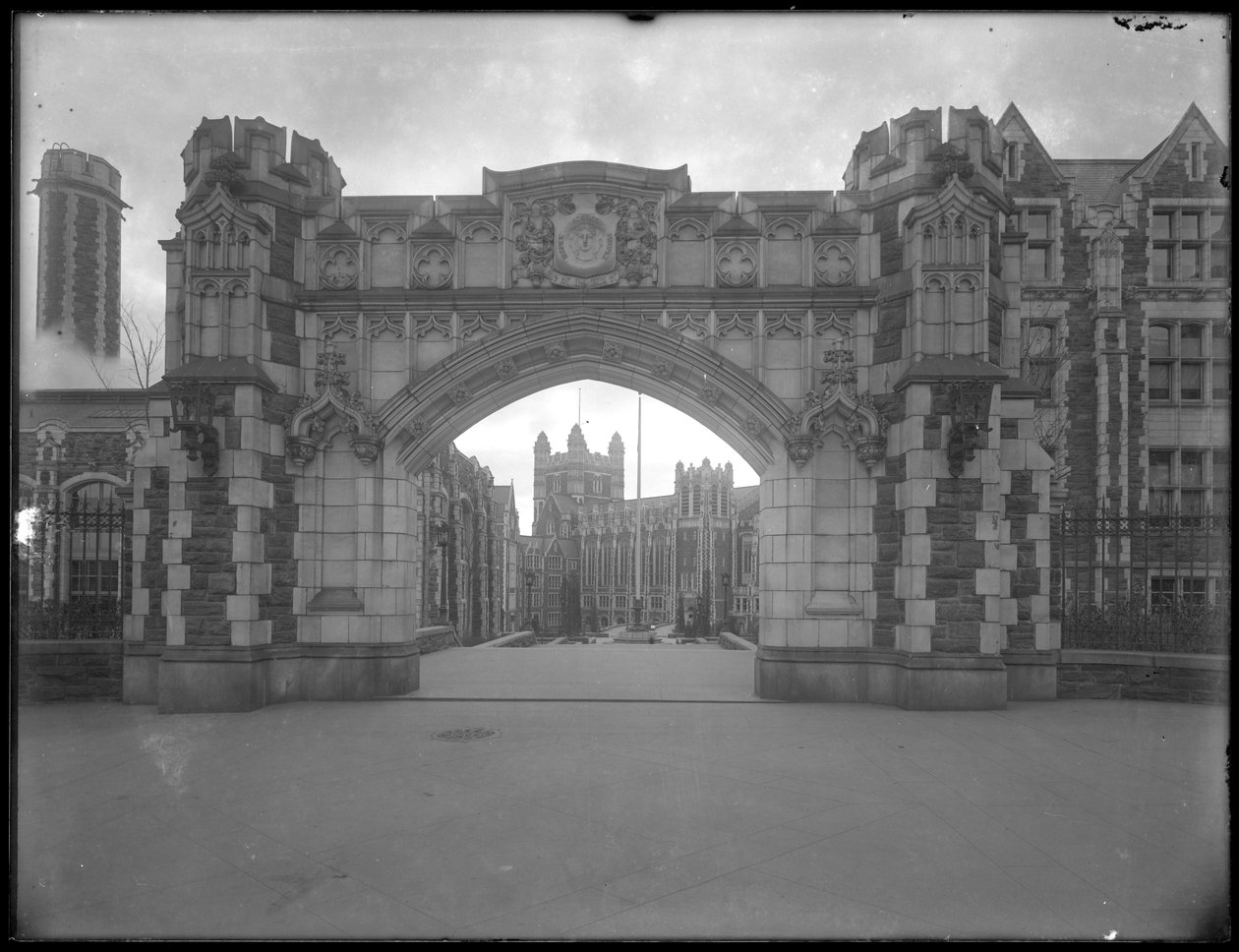 Gate City College of New Yorkissa, n. 1912 tekijältä William Davis Hassler