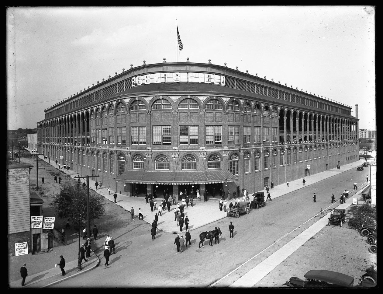 Suurnäkymä Ebbets Fieldistä, Brooklyn, 2. syyskuuta 1914. tekijältä William Davis Hassler