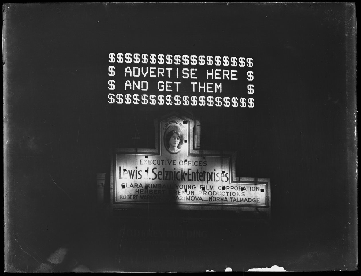 Valaistu kyltti mainontaan ja valaistu kyltti Selznick Enterprisesille, New York City, tammikuu 1917 tekijältä William Davis Hassler
