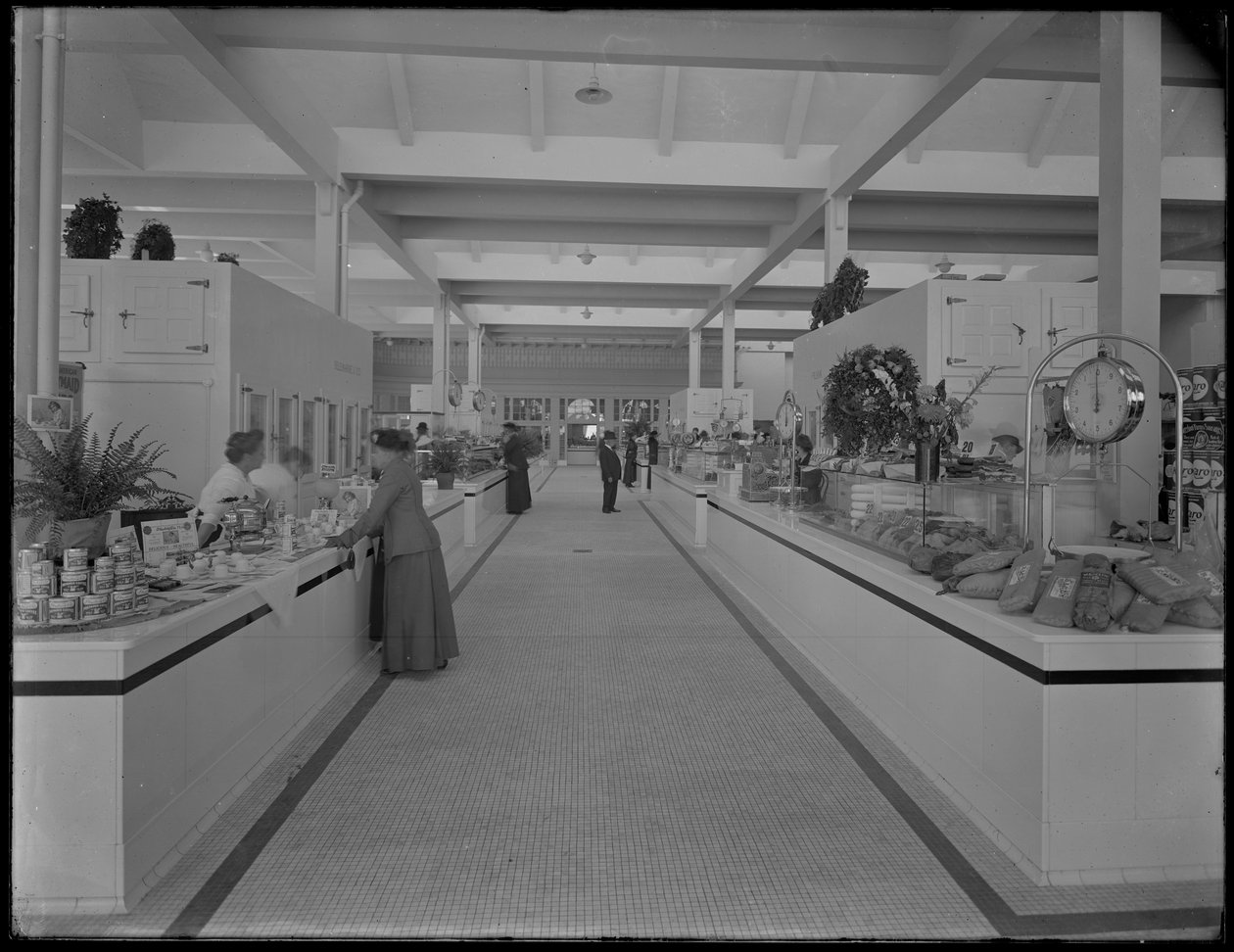 Sisäkuva 95th Street Marketista etelään, New York City, 22. lokakuuta 1915 tekijältä William Davis Hassler