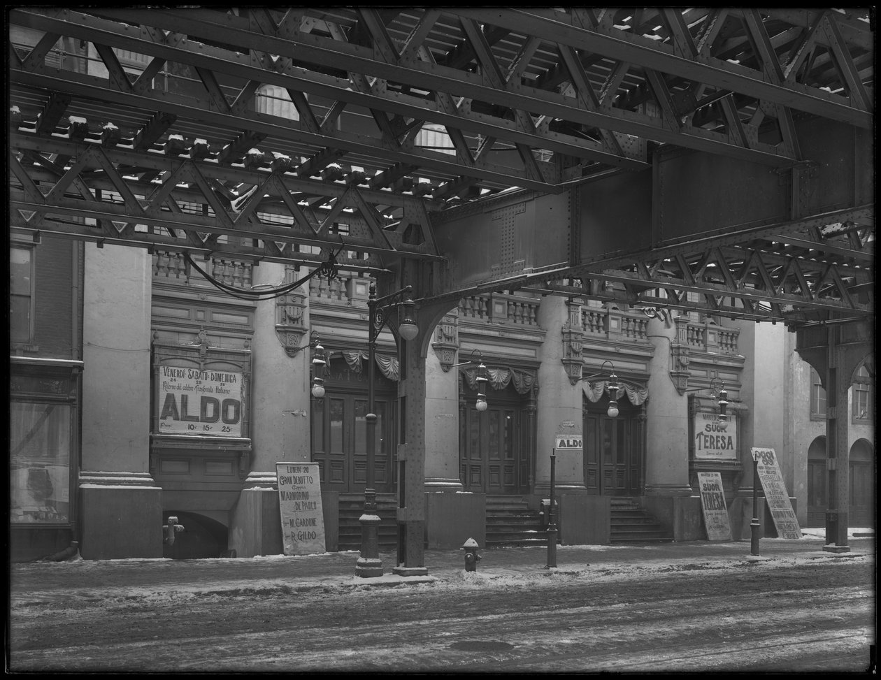 Italian kyltit Thalia-teatterin ulkopuolella, 46 Bowery, New York City, maaliskuu 1916 tekijältä William Davis Hassler