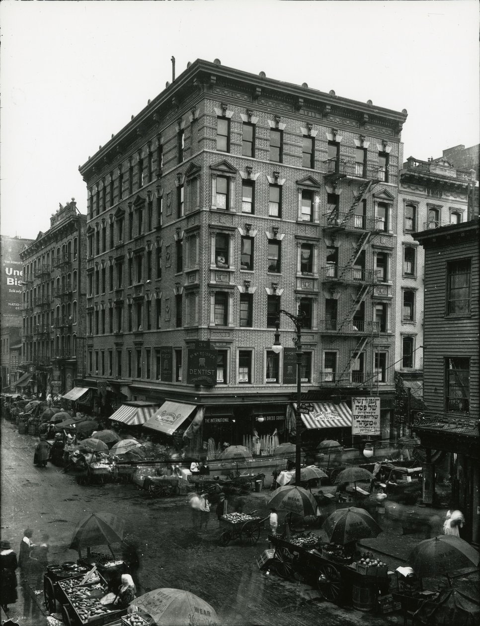 Ludlow Street Hester Streetillä, Lower East Side, n. 1910-21 tekijältä William Davis Hassler