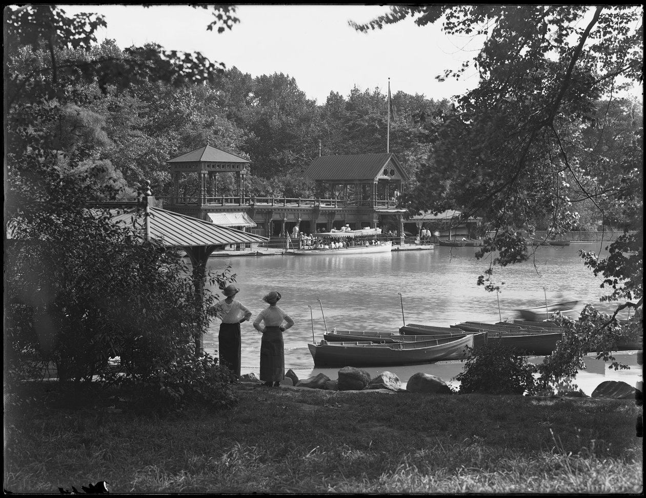 The Boat House, Central Park, New York City, 19. heinäkuuta 1914 tekijältä William Davis Hassler