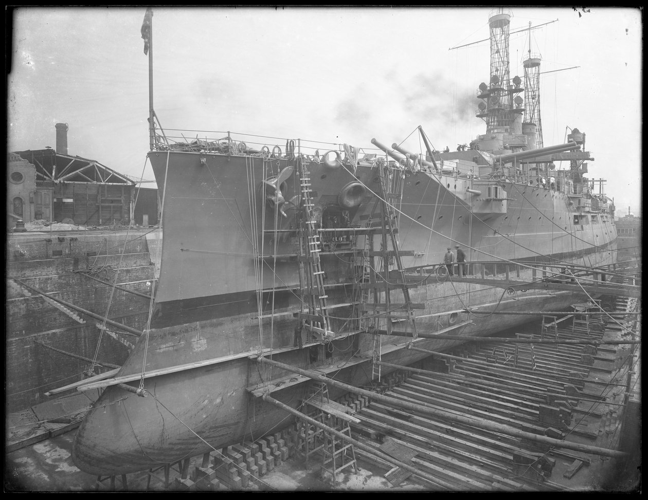 U.S.S. Utah kuivatelakalla Brooklynin laivastotelakalla, noin 1912 tekijältä William Davis Hassler