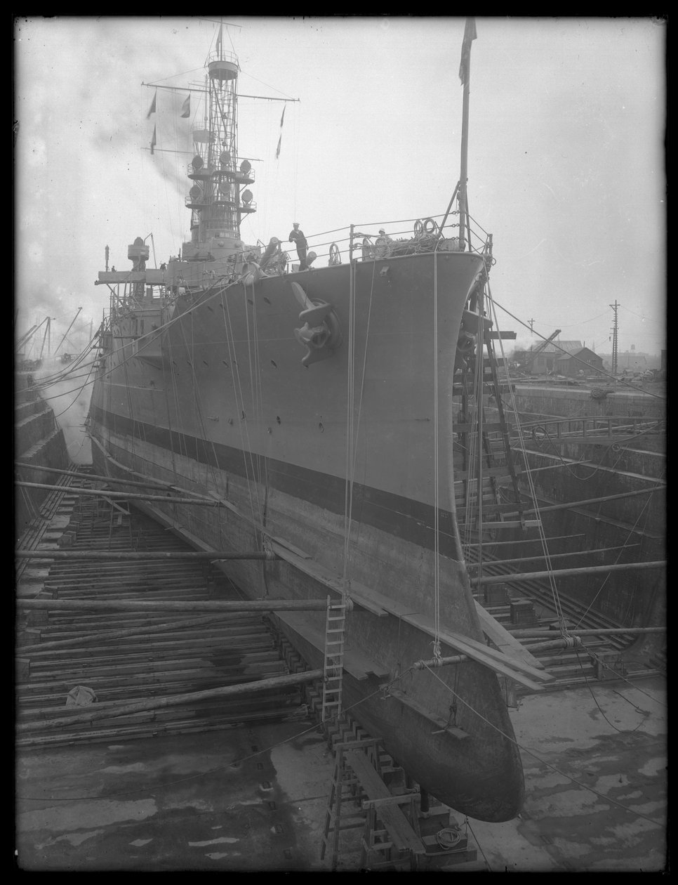 U.S.S. Utah kuivatelakalla Brooklynin laivastotelakalla, noin 1912 tekijältä William Davis Hassler