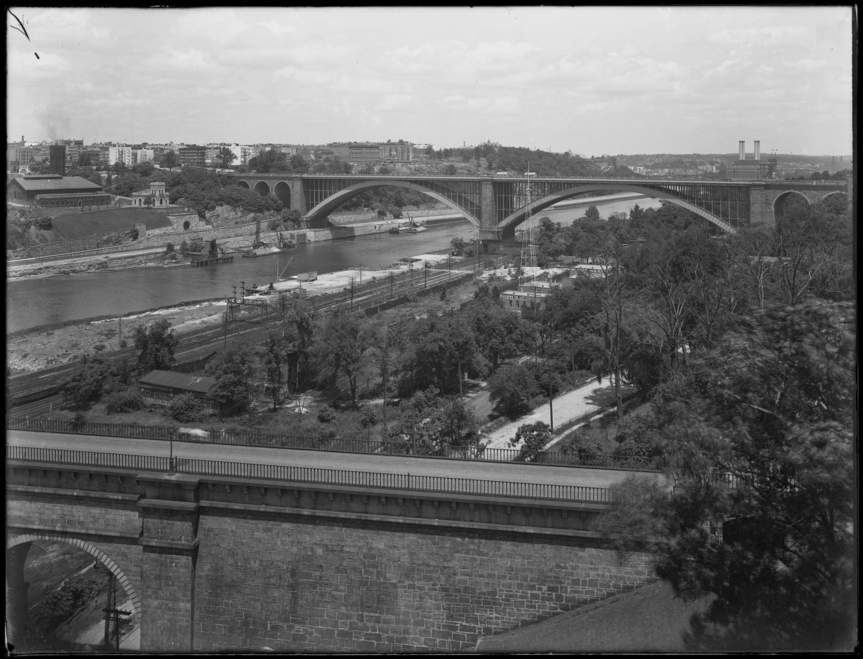 Washington Bridge, High Bridge ja Washington Heights katsottuna Bronxista, 19. heinäkuuta 1914 tekijältä William Davis Hassler