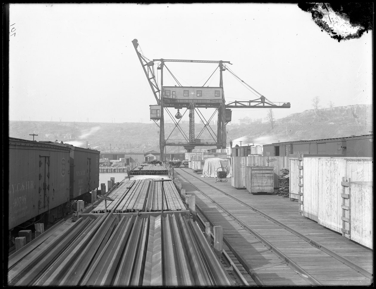 Matkustava suorakuormaaja West Shore Rail Roadilla, Weehawken, New Jersey, 1912 tekijältä William Davis Hassler
