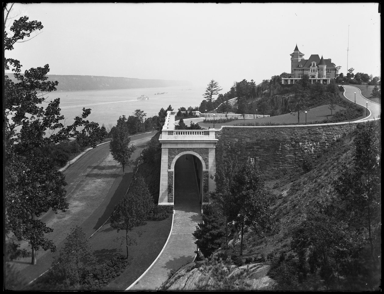 Tryon Hall, Billings Estate, Inwood, New York City, n. 1914 tekijältä William Davis Hassler