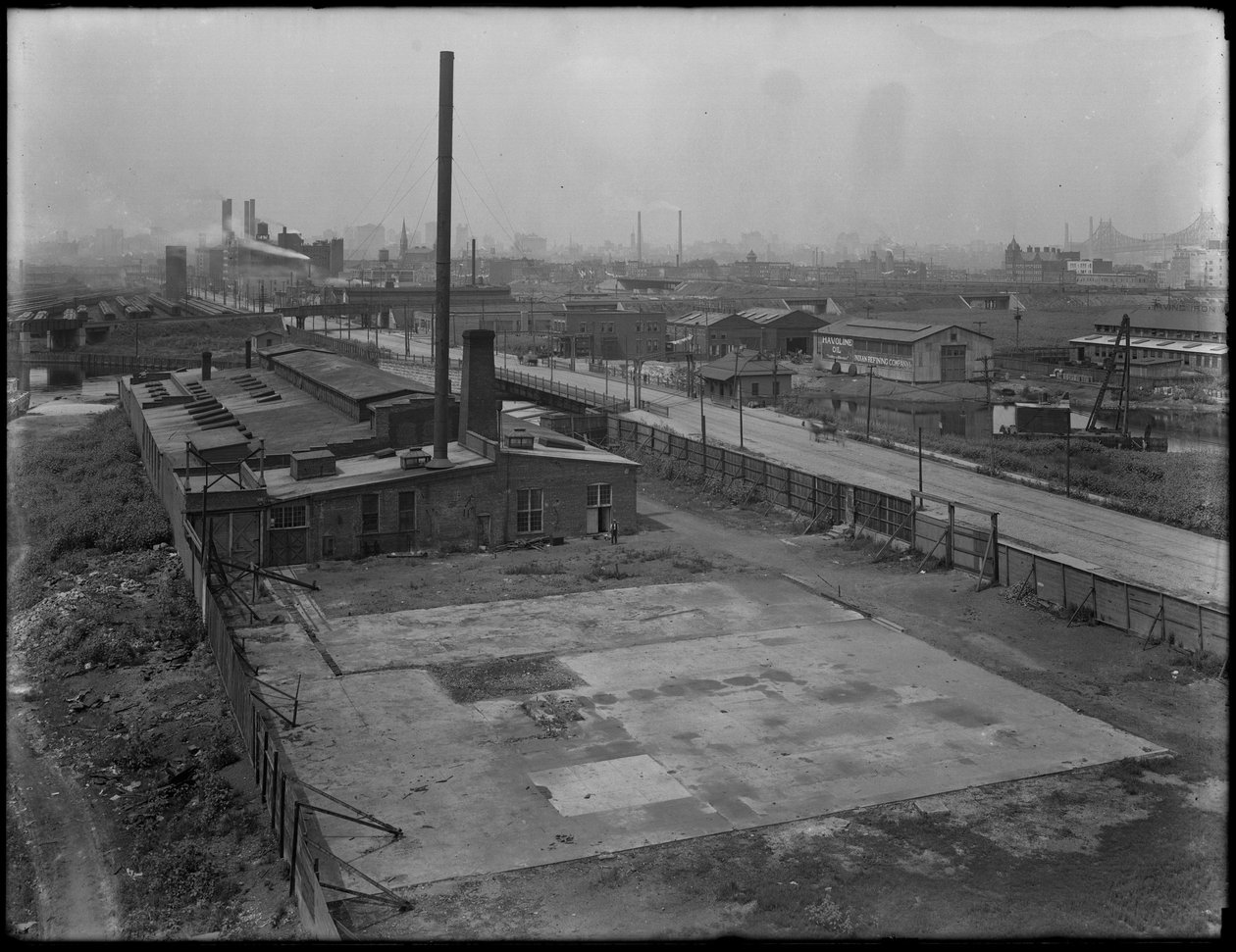 U.S. Metal Products Companyn tehdas, Borden Avenue ja Newtown Creek, Queens, New York, 26. elokuuta 1914 tekijältä William Davis Hassler