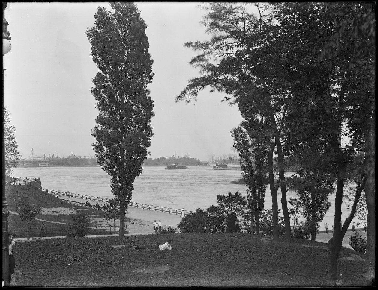 Näkymä Hell Gaten ja East Riverin 86th Street Parkista, New York City, 31. heinäkuuta 1914 tekijältä William Davis Hassler
