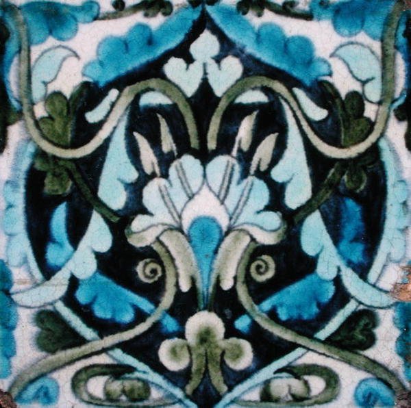 Persialaistyylinen laatta (keraaminen) tekijältä William de Morgan