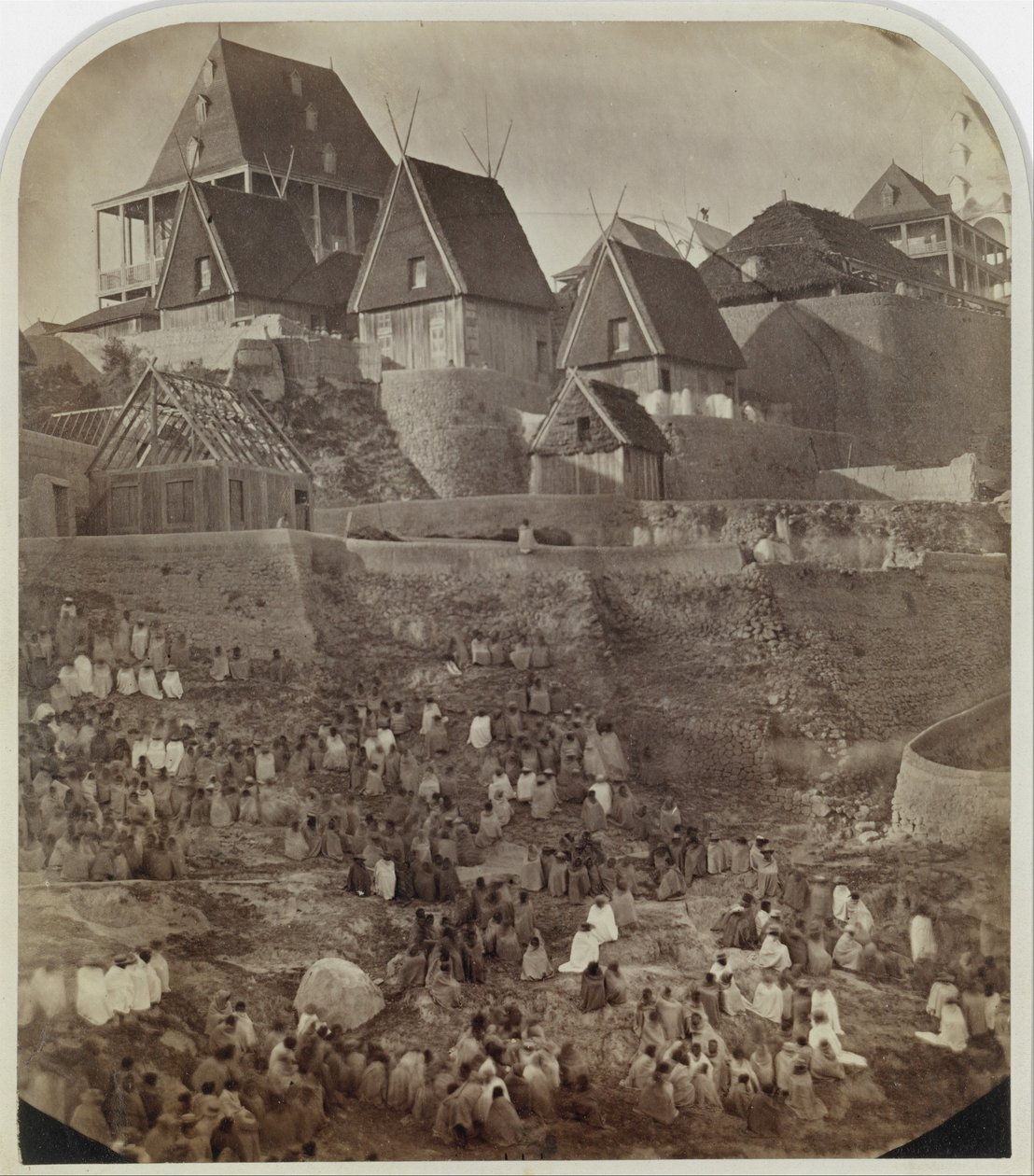 Näkymä Antsahatsiroalle, Madagaskarille, 1862-65. tekijältä William Ellis