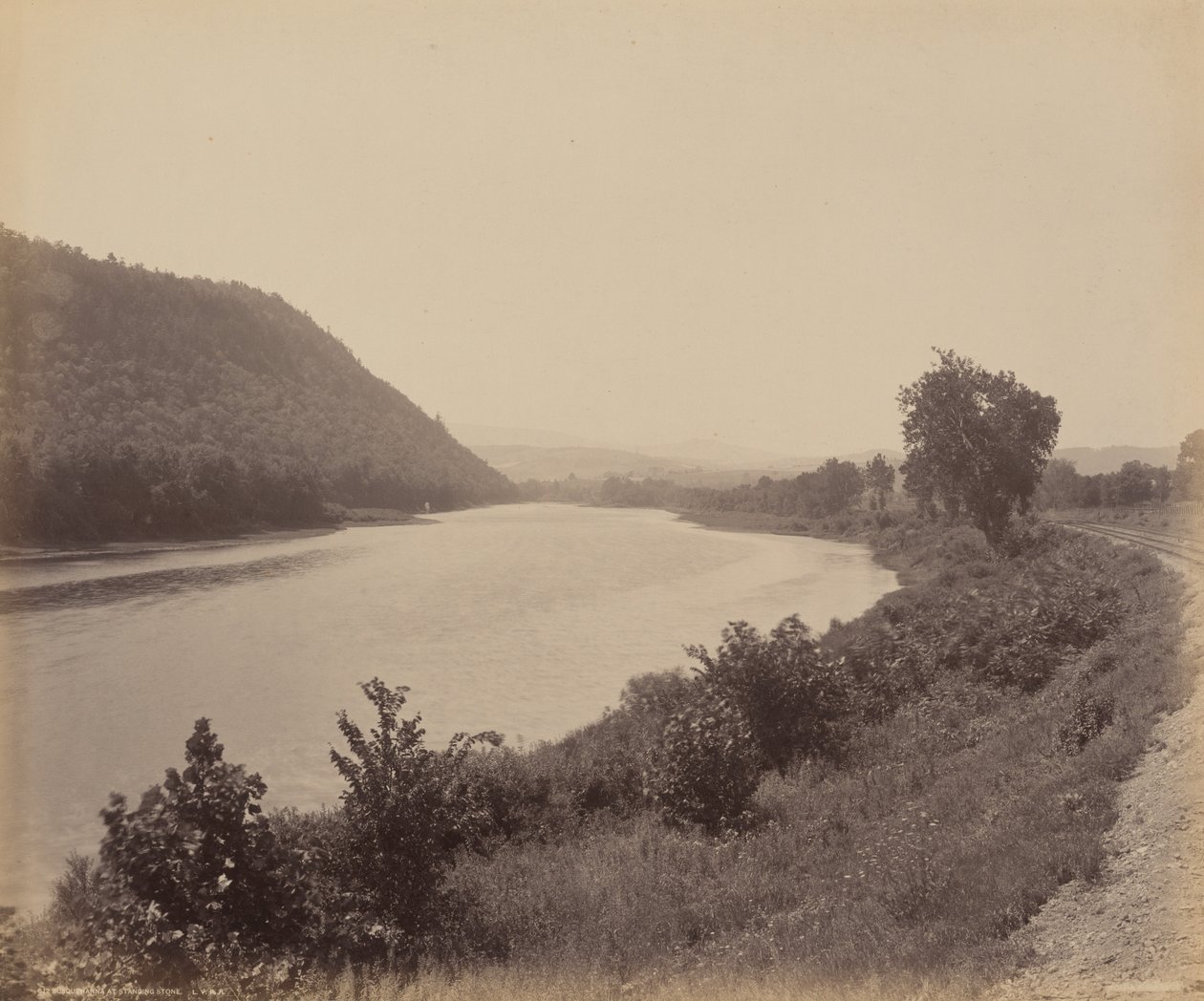 Susquehanna Standing Stonessa tekijältä William H. Rau