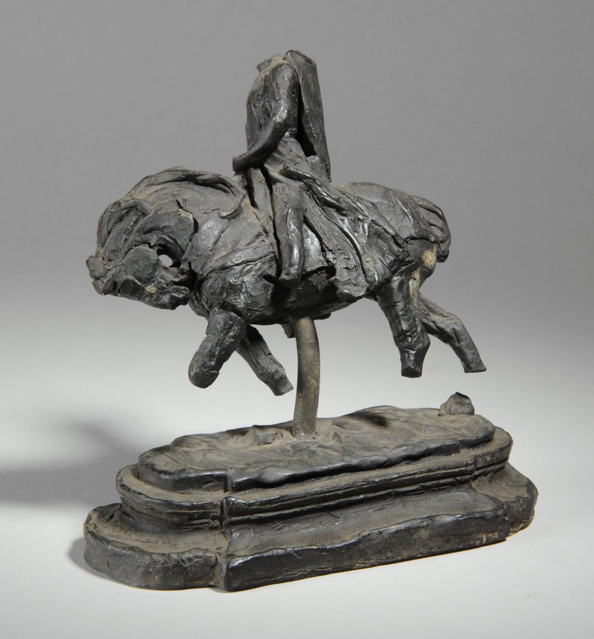 Maquette Edward I:n hevospatsaalle, n. 1893 (muovailuvaha) tekijältä William Hamo Thornycroft