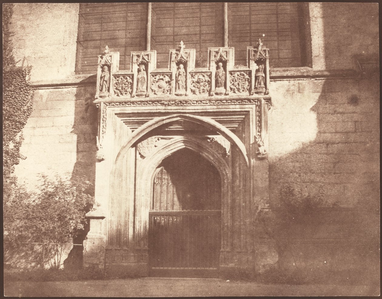 Muinainen ovi Magdalen Collegessa, Oxfordissa tekijältä William Henry Fox Talbot