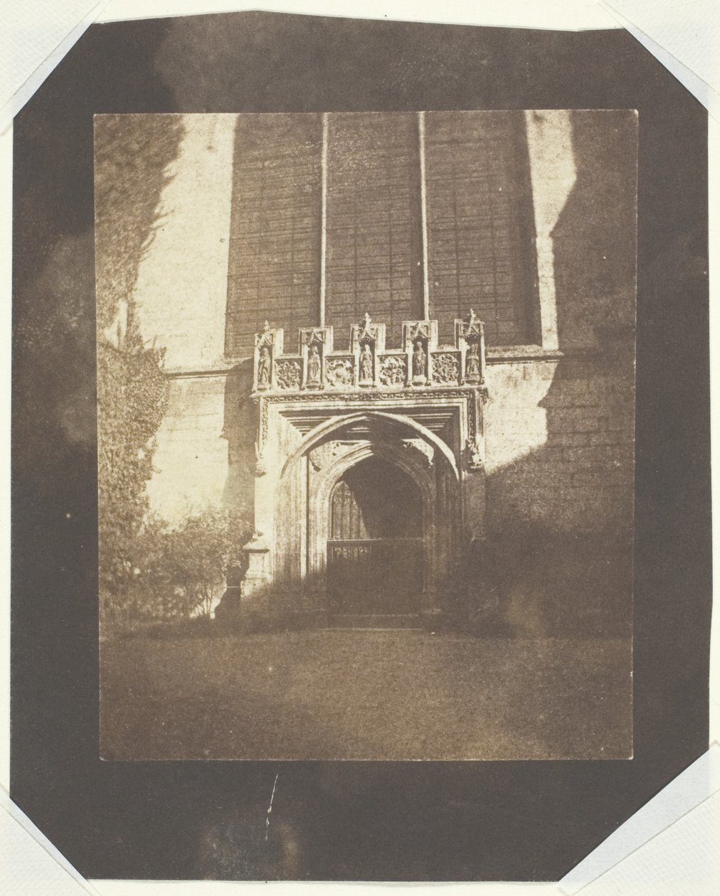Muinainen ovi, Magdalen College, Oxford tekijältä William Henry Fox Talbot