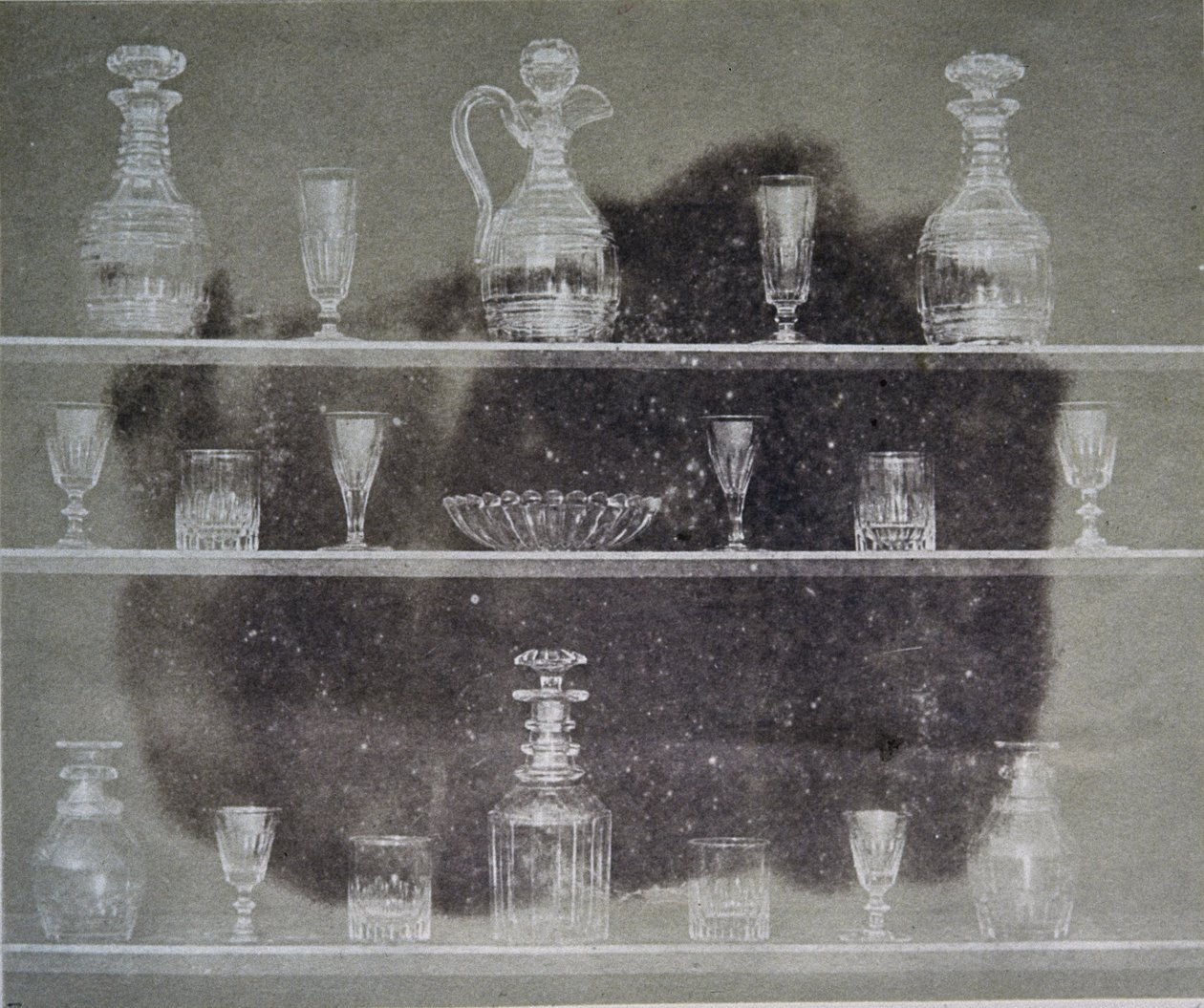 Lasiesineitä, valokuva, Pencil of Nature, 1844 tekijältä William Henry Fox Talbot