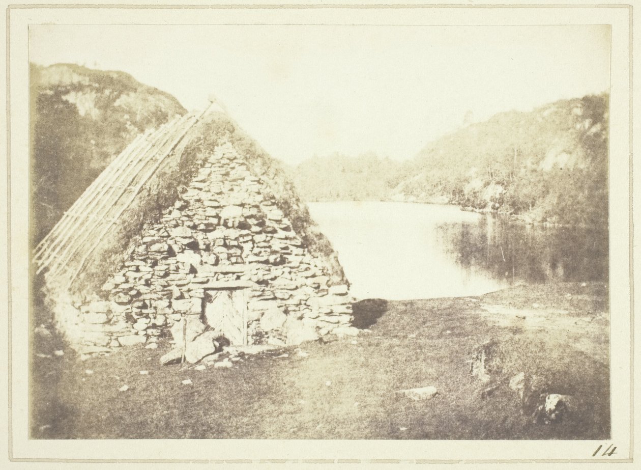 Highland Hut Loch Katrinen rannalla tekijältä William Henry Fox Talbot