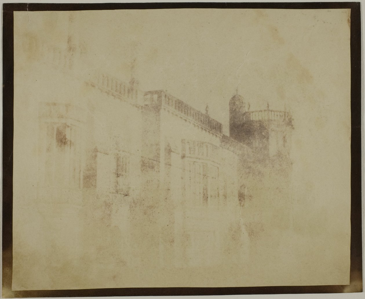 Lacockin luostari, etelärintama kohti Sharingtonin tornia tekijältä William Henry Fox Talbot