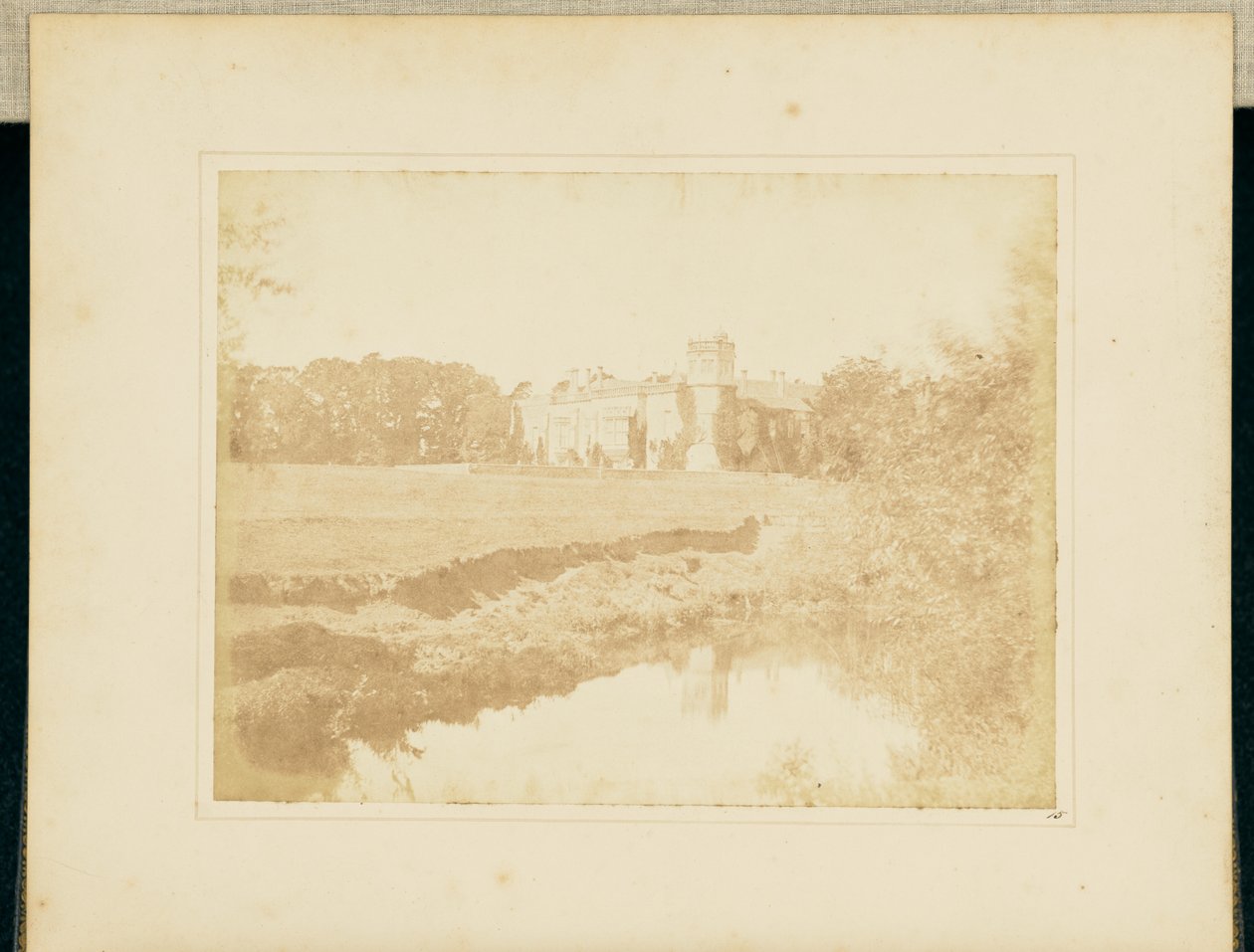 Lacockin luostari Wiltshiressä tekijältä William Henry Fox Talbot