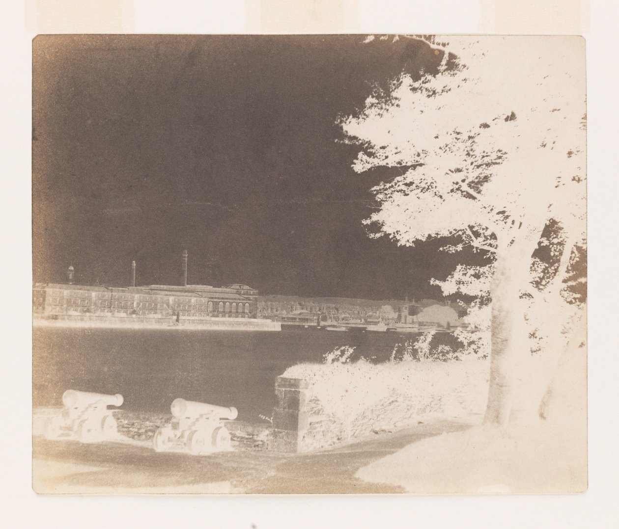 Royal William Victualling Yard, Plymouth, Mount Edgecumbe -vuorelta katsottuna tekijältä William Henry Fox Talbot