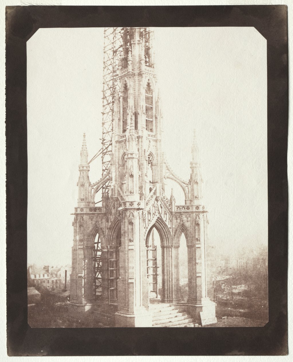 Scott-monumentti rakenteilla tekijältä William Henry Fox Talbot